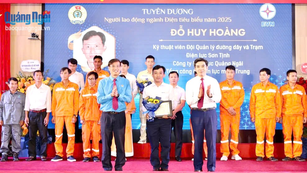 Những người thợ điện tận tụy