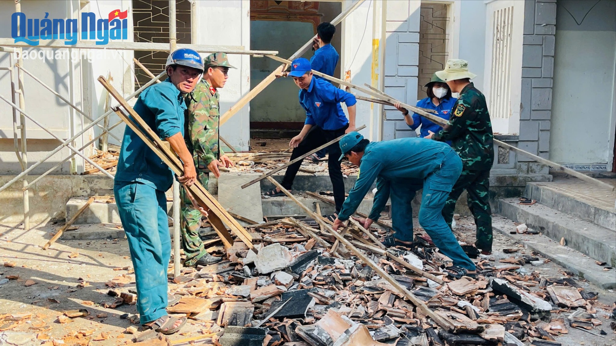 Thi đua hoàn thành tốt nhiệm vụ