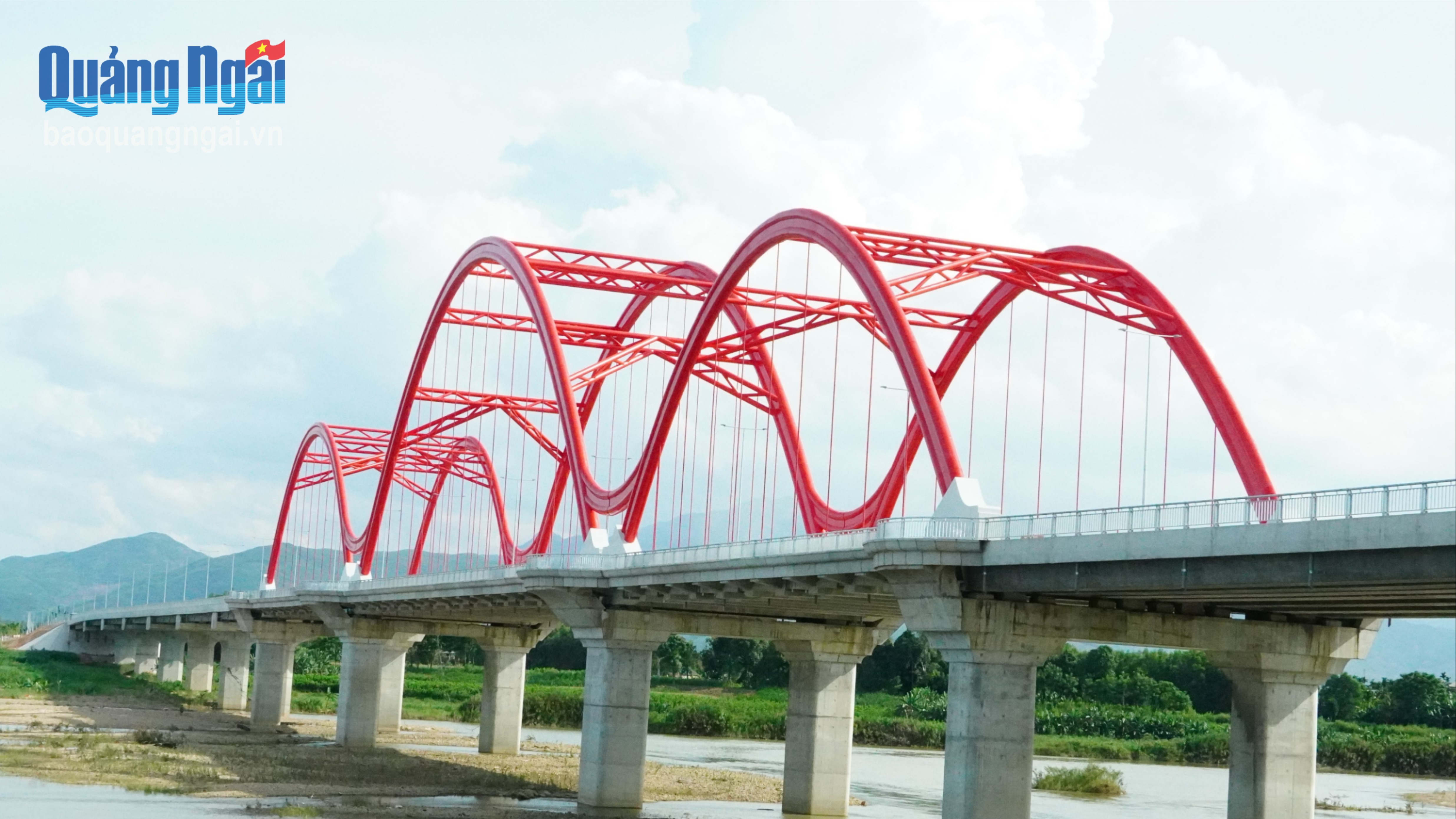 Hai cây cầu lớn sắp hoàn thành