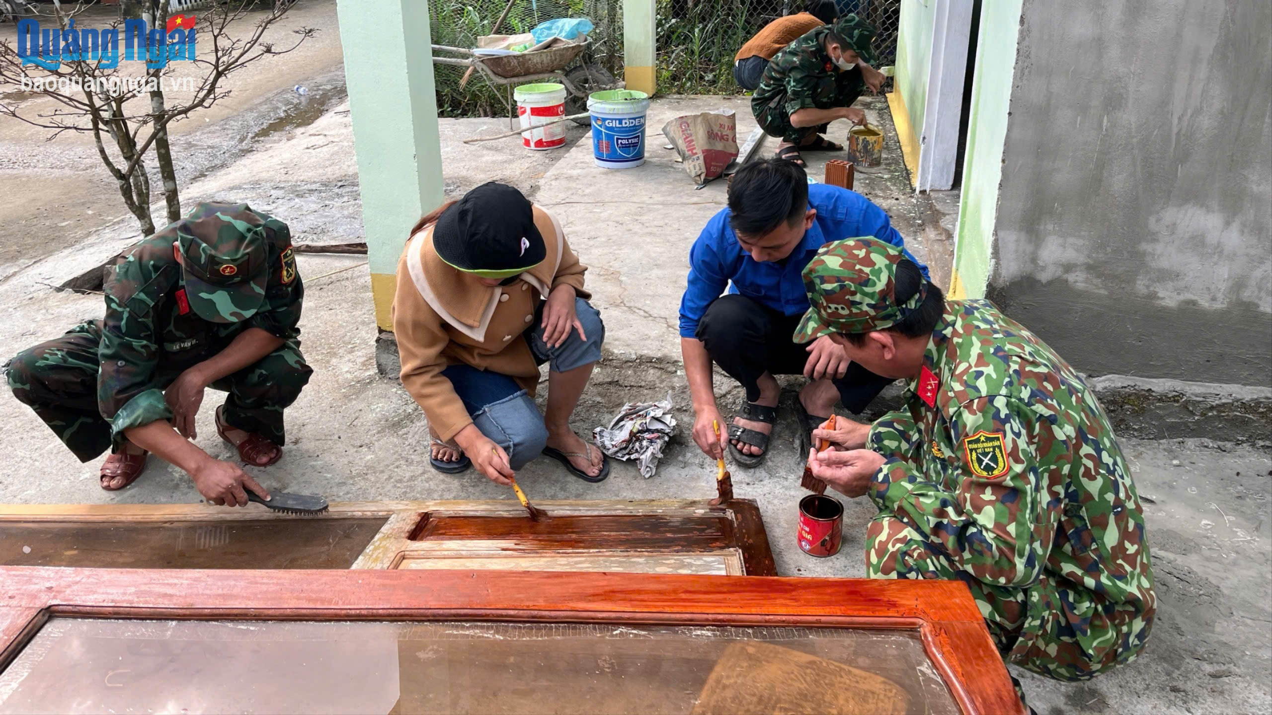 Những ngôi nhà ấm tình quân dân