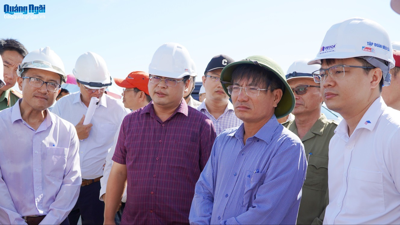 Phó Chủ tịch UBND tỉnh Nguyễn Ngọc Sâm kiểm tra công trường xây dựng cao tốc Bắc - Nam