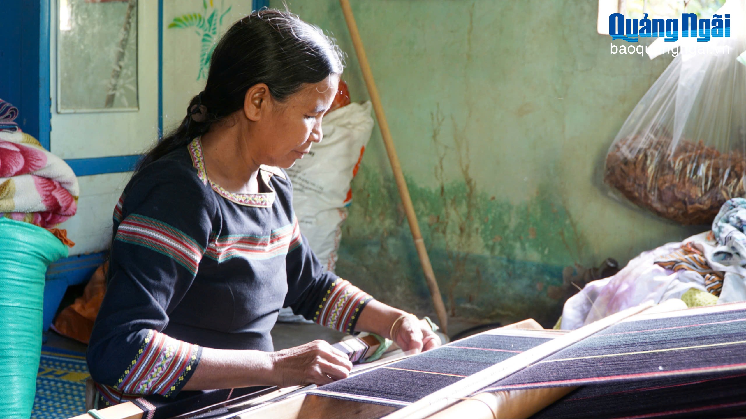 Vợ chồng người Ba Na nặng tình với văn hoá truyền thống