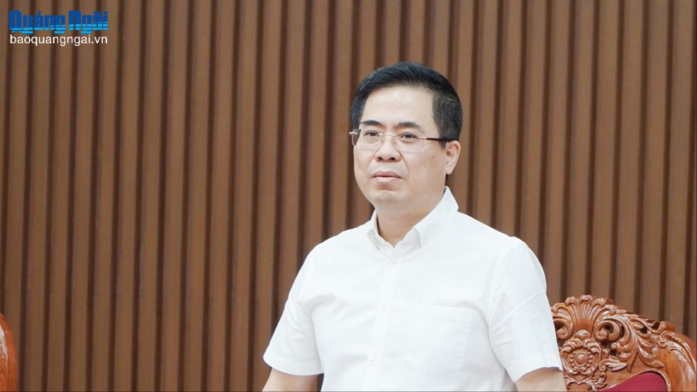 Chủ tịch UBND tỉnh Nguyễn Hoàng Giang chủ trì họp cho ý kiến một số nội dung