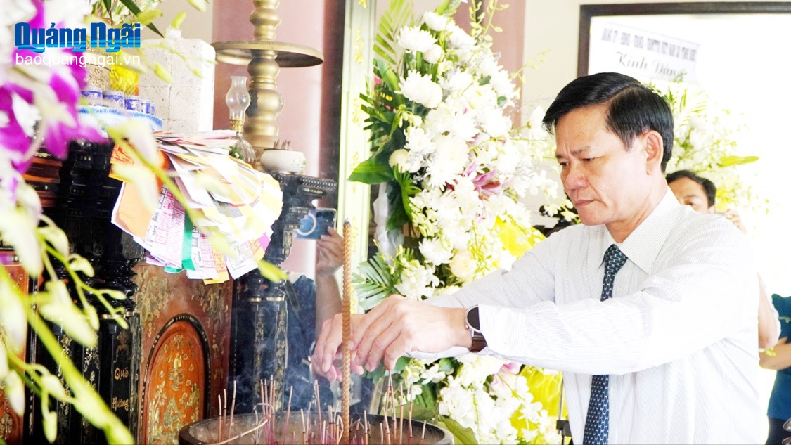 Dâng hương tưởng niệm 161 năm ngày Anh hùng dân tộc Trương Định tuẫn tiết