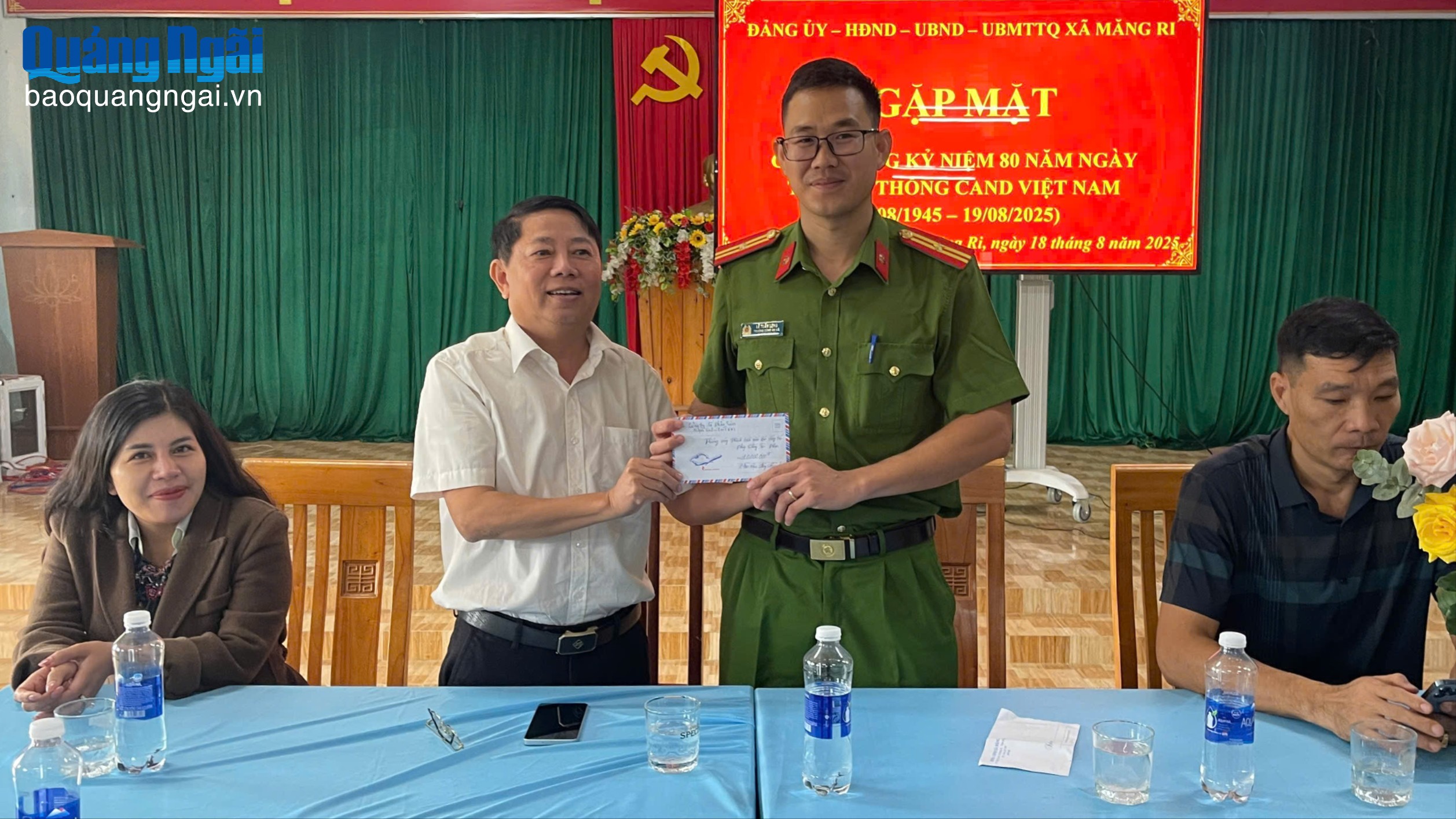 Công an xã Bờ Y, Măng Ri được khen thưởng vì thành tích xuất sắc trong phòng, chống tội phạm