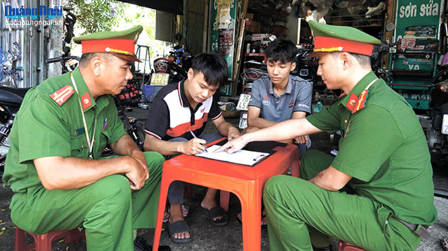 Tuyên truyền cơ sở sửa xe không độ chế phương tiện