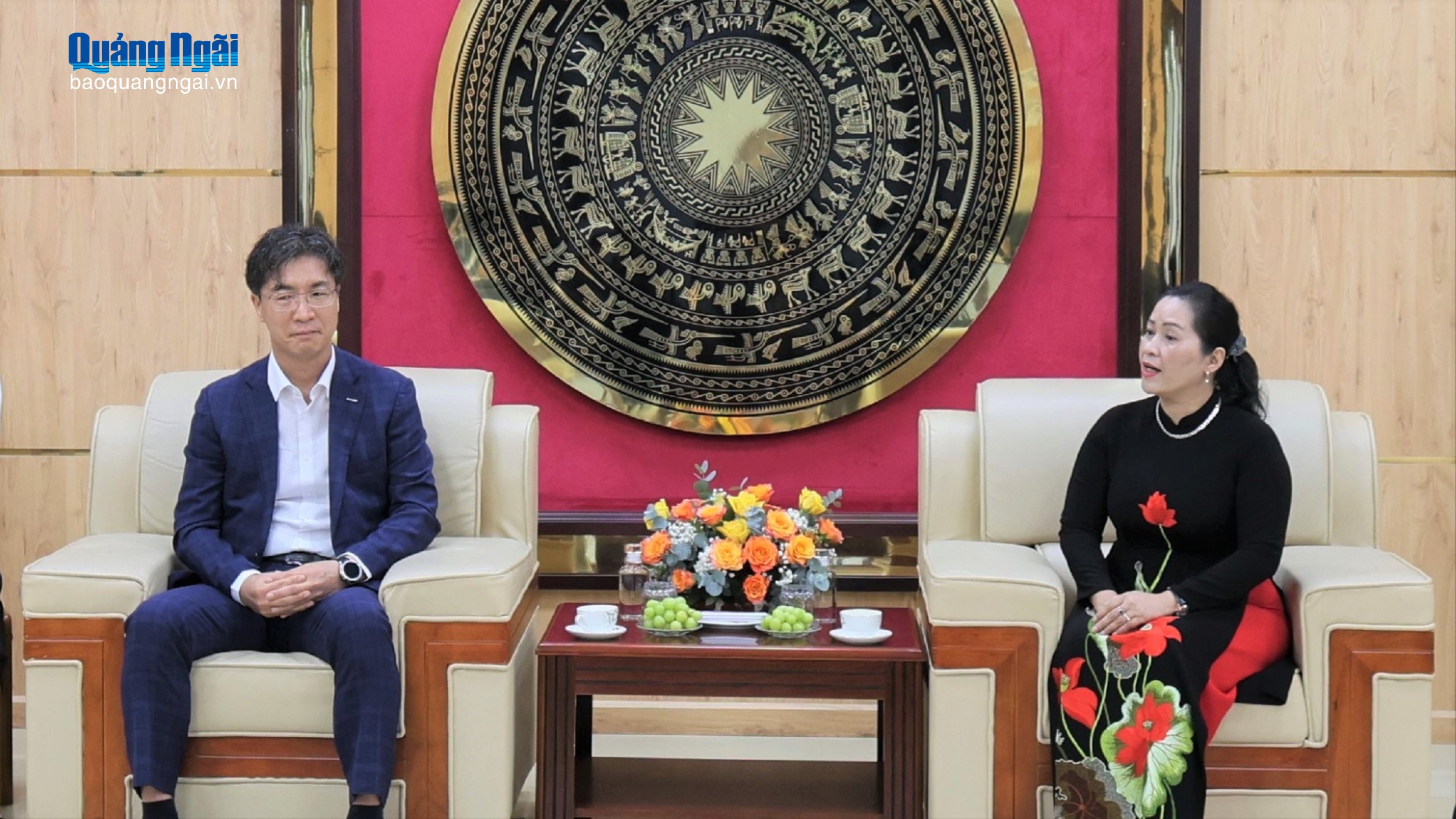 Phó Bí thư Tỉnh ủy Đinh Thị Hồng Minh tiếp, làm việc với Công ty Hyundai và Doosan