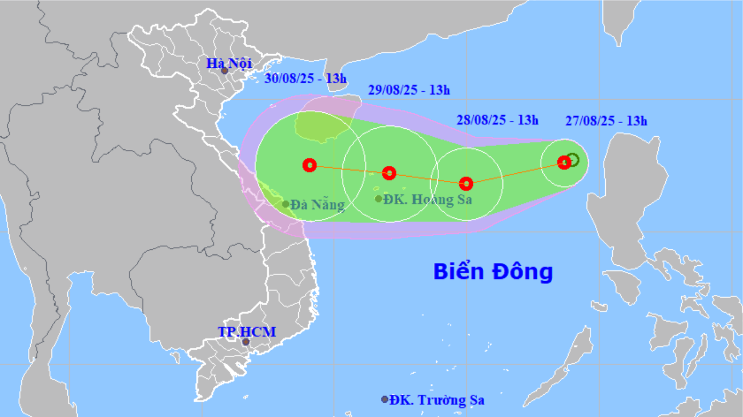 Áp thấp nhiệt đới trên Biển Đông đang mạnh lên
