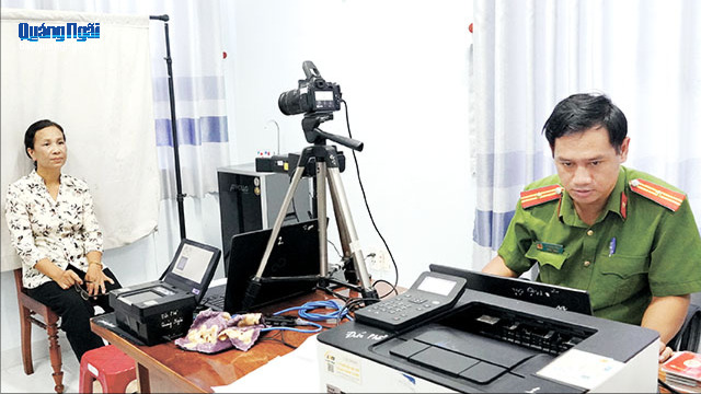 Nỗ lực cấp đổi thẻ đảng viên