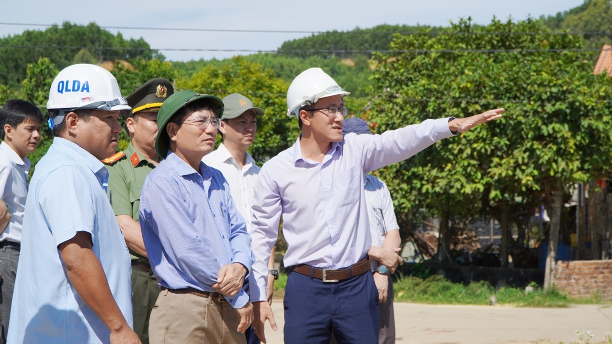 Tập trung giải quyết các vướng mắc dự án Đường Hoàng Sa - Dốc Sỏi