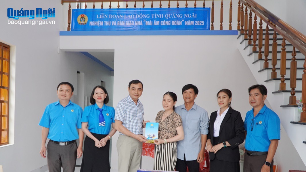 Bàn giao “Mái ấm Công đoàn” cho công nhân hoàn cảnh khó khăn