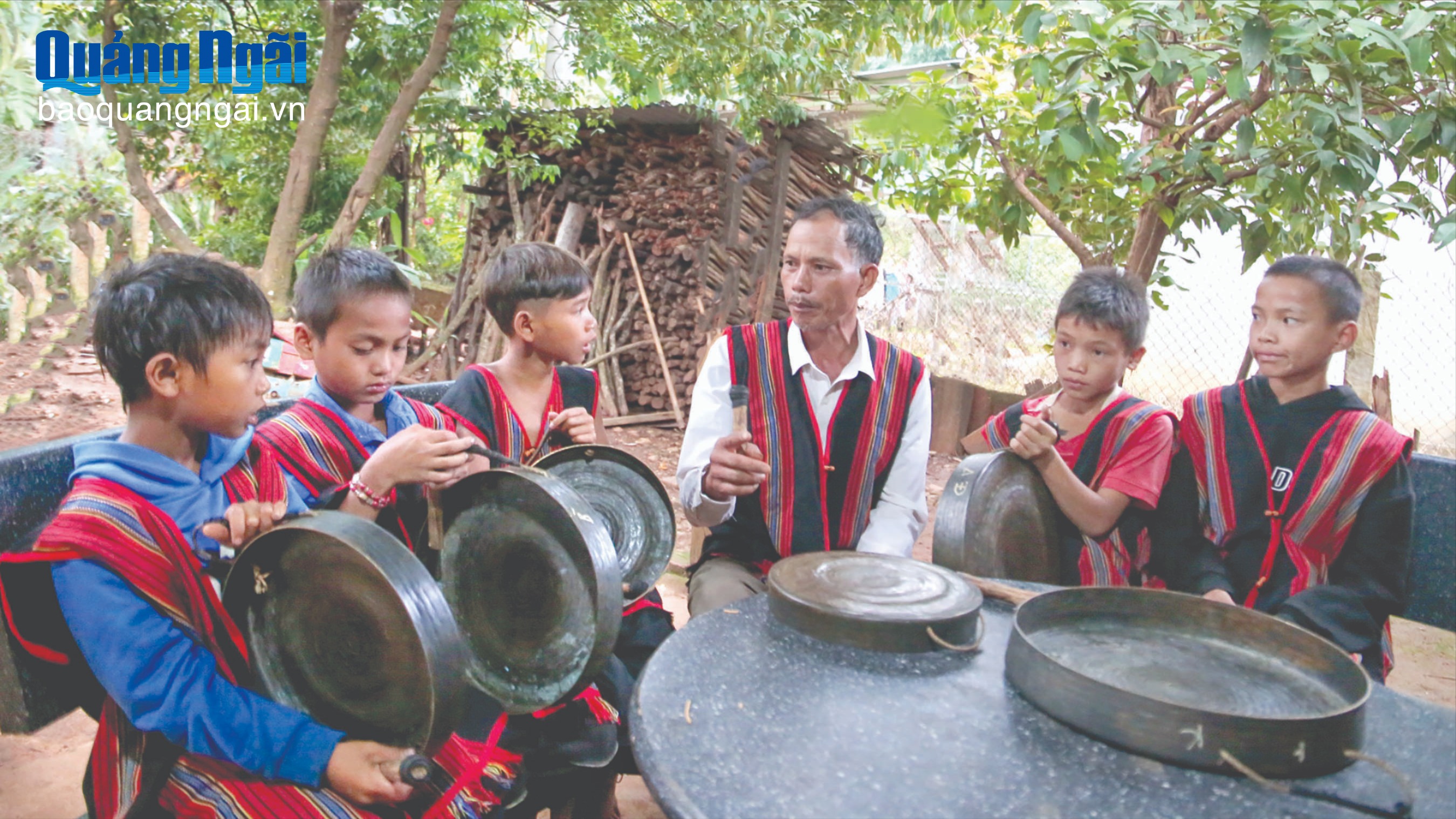 Giữ gìn và trao truyền văn hóa cồng chiêng