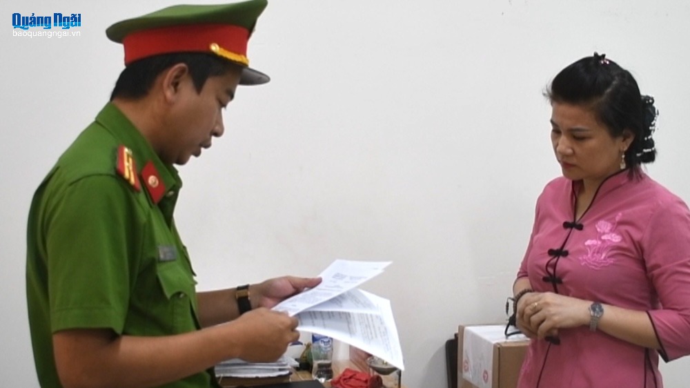 Cháu bé bị bảo mẫu bạo hành đã qua đời