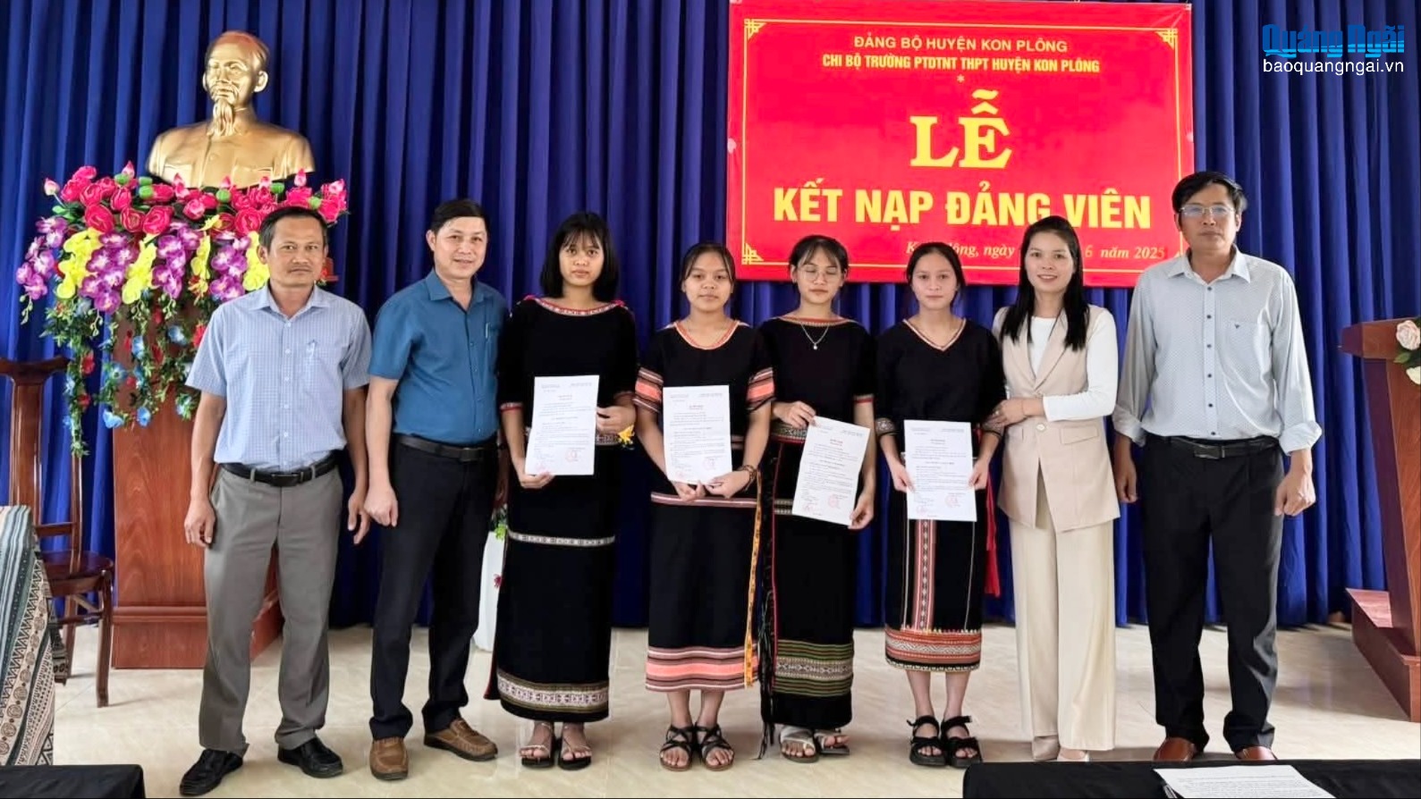 Tự hào là đảng viên ở tuổi 18