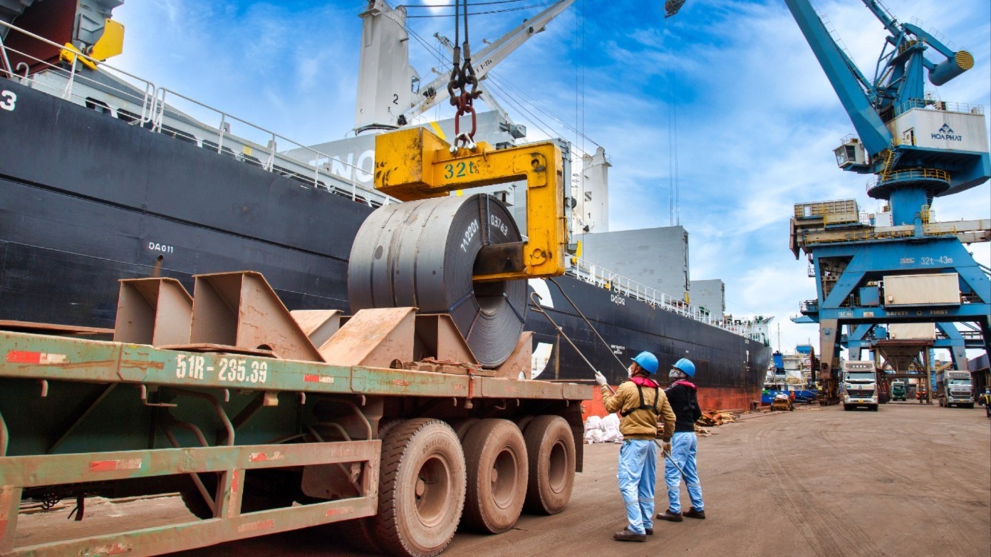 Hòa Phát Dung Quất tái khởi động lò cao số 1