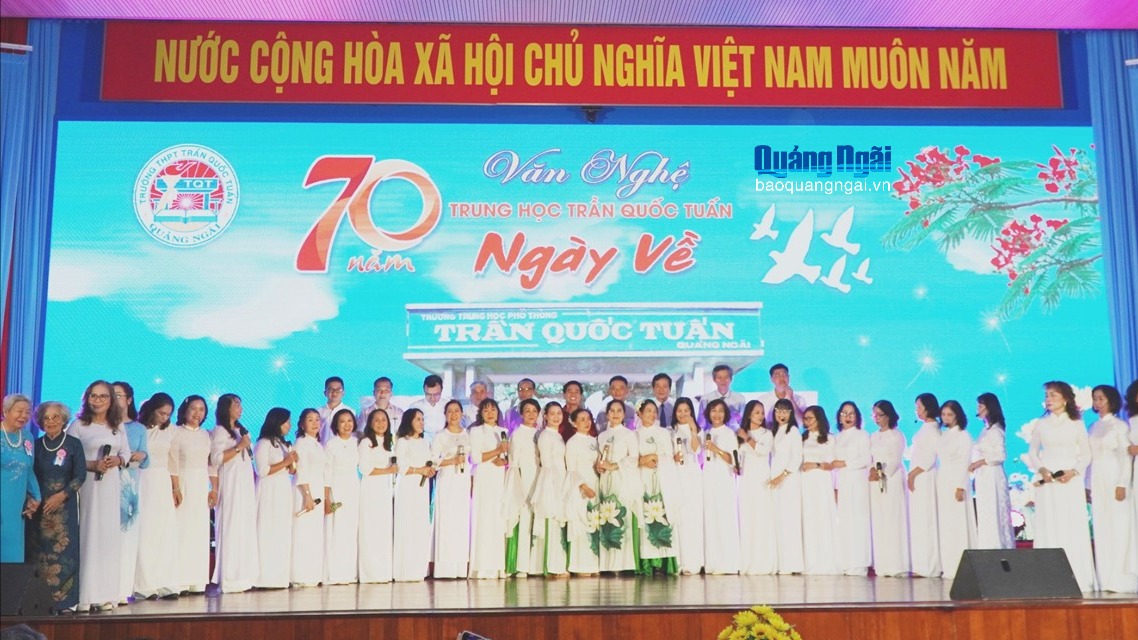 Ấn tượng chương trình “Trung học Trần Quốc Tuấn - 70 năm ngày về”