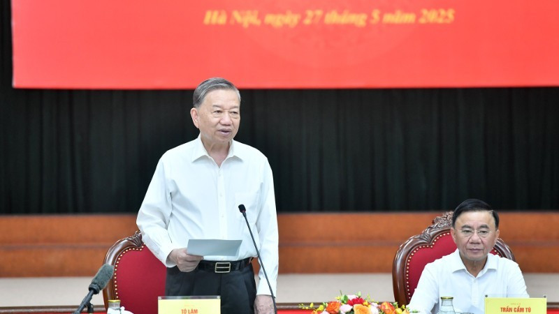 Nghị quyết của Bộ Chính trị về tăng cường bảo vệ, chăm sóc và nâng cao sức khỏe nhân dân