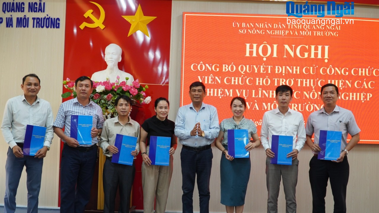 Sở Nông nghiệp và Môi trường biệt phái 9 cán bộ, công chức về cơ sở