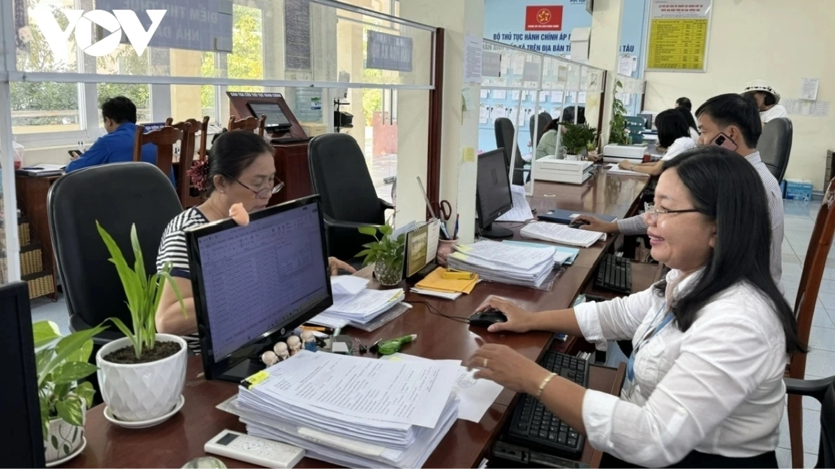 Đề xuất mức tiền công 300% cho người lao động làm thêm giờ ngày nghỉ lễ, Tết