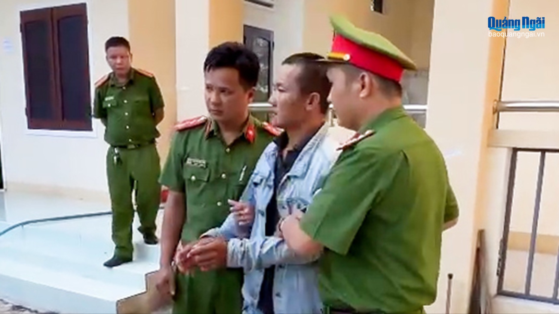 Bắt giữ đối tượng dùng hung khí chém người