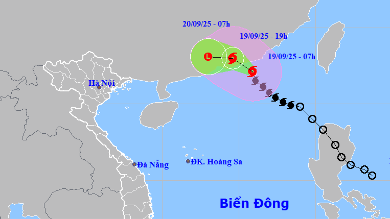 Bão số 8 hoạt động trên Biển Đông, gió giật cấp 11