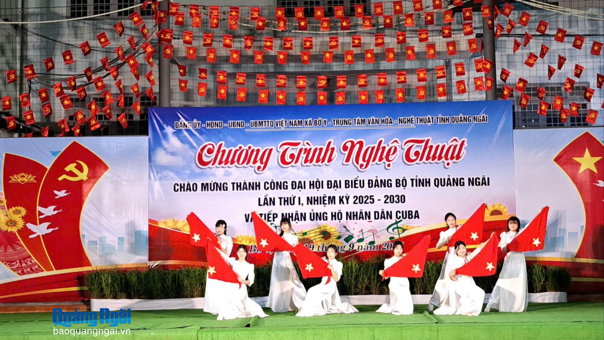 Chương trình nghệ thuật chào mừng thành công Đại hội đại biểu Đảng bộ tỉnh lần thứ I