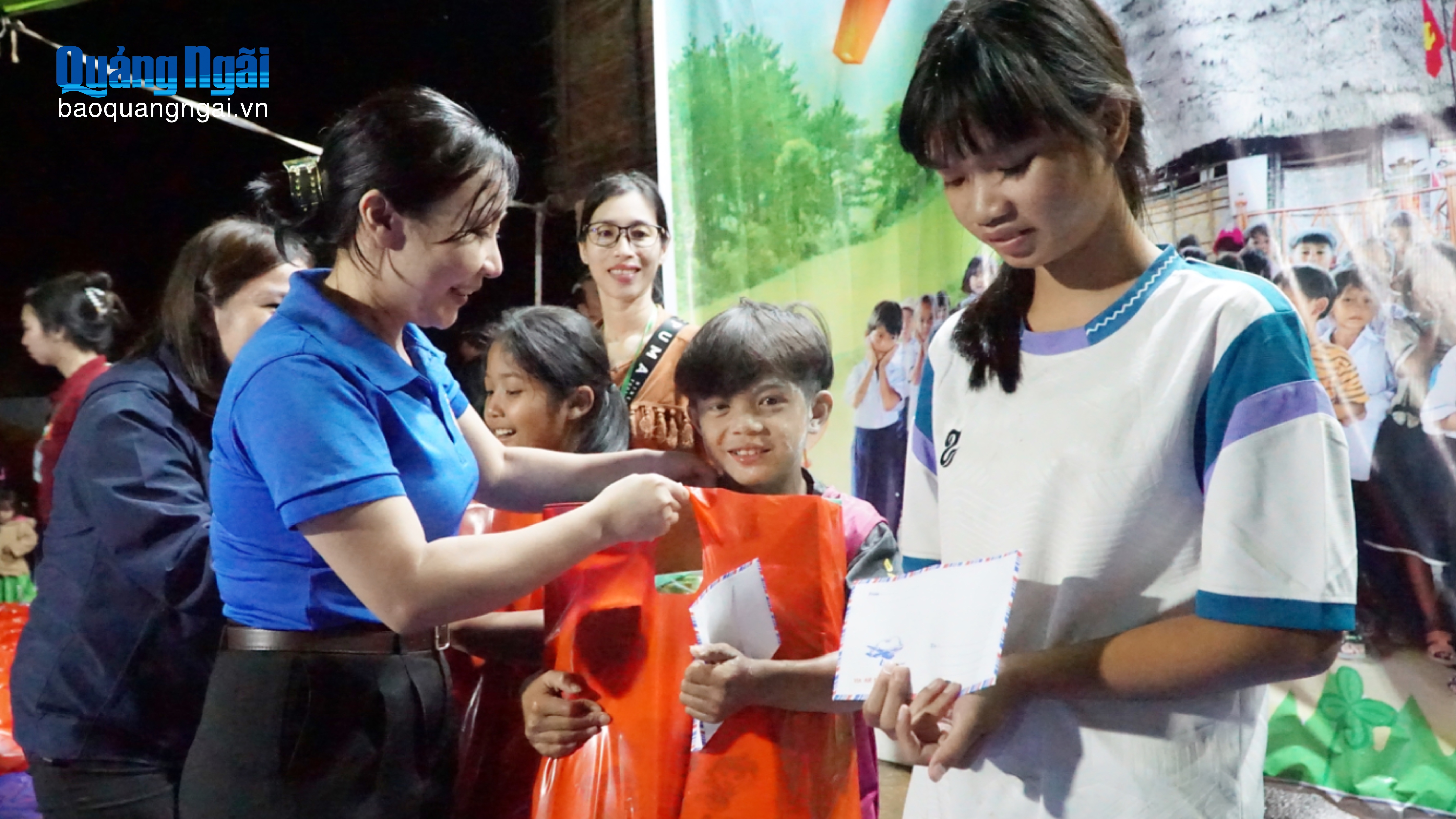 Mang Trung thu đến với trẻ em nghèo vùng cao