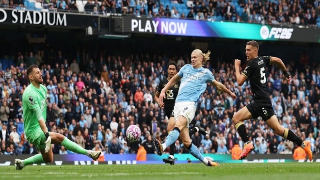 Liverpool thua sốc, Manchester City đại thắng