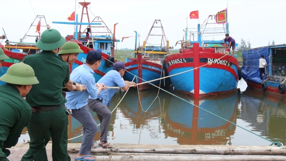 Tập trung ứng phó bão số 10 và mưa lũ, sạt lở đất