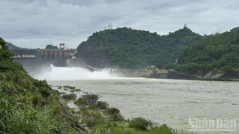 Mở một cửa xả đáy hồ thủy điện Hòa Bình từ 20 giờ ngày 29/9