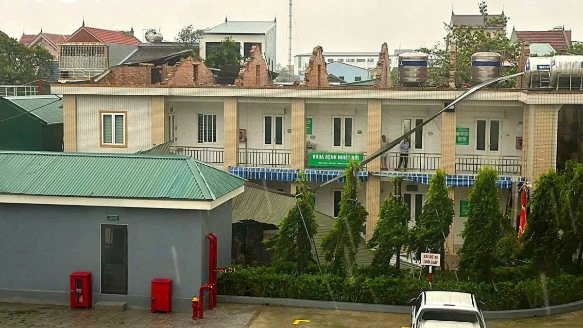 Bộ Y tế yêu cầu bảo đảm thuốc, giường bệnh và cấp cứu sau bão số 10