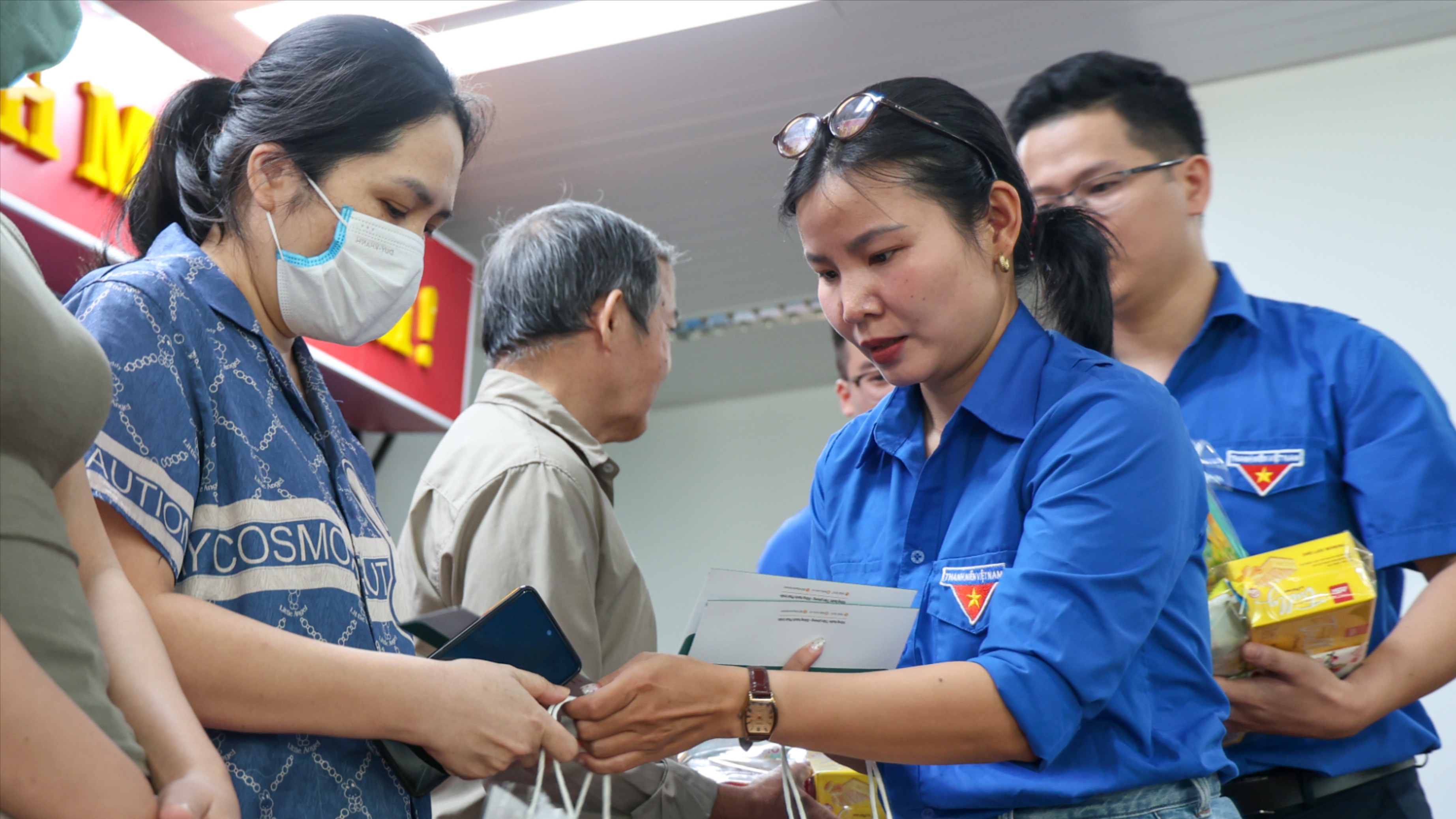 Mang Trung thu đến với bệnh nhi