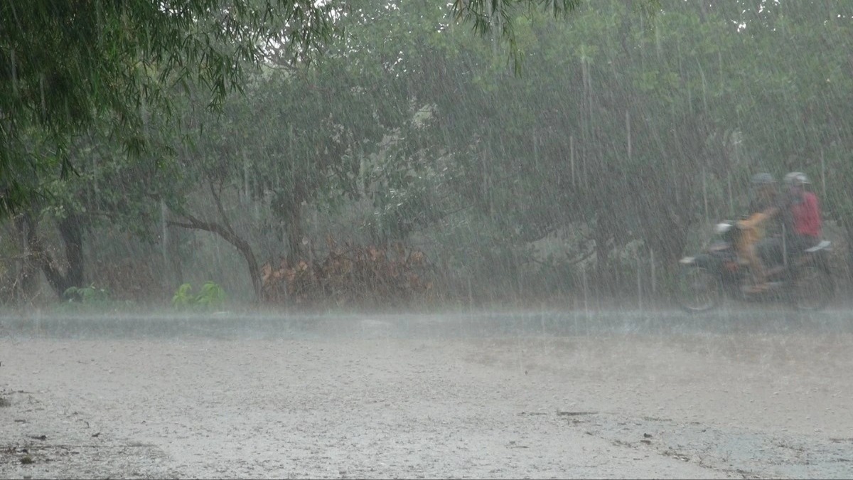 Mưa dông xuất hiện ở nhiều nơi, cảnh báo mưa vừa cục bộ