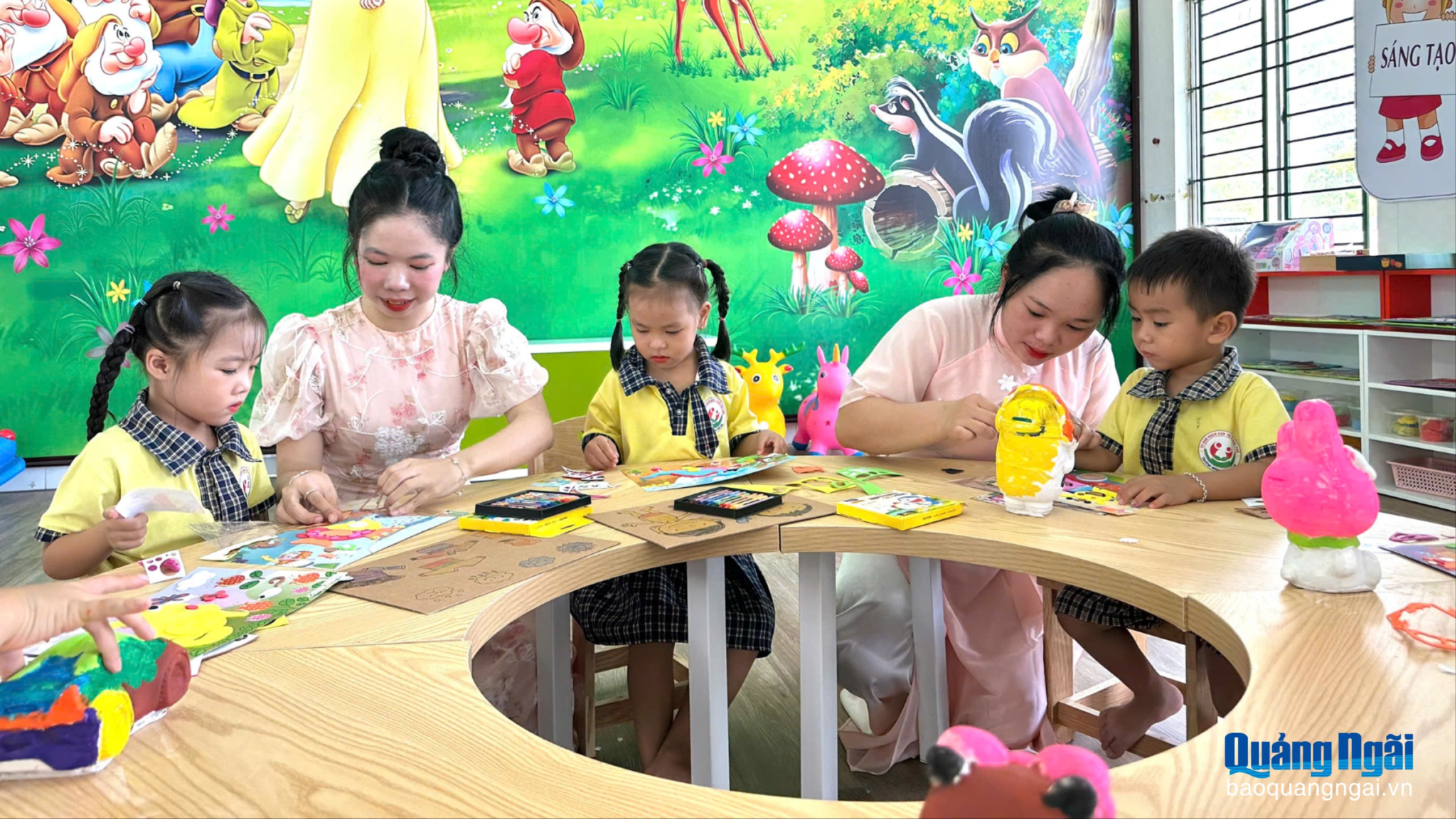 Bàn giao thư viện thân thiện và thư viện đồ chơi cho trường học