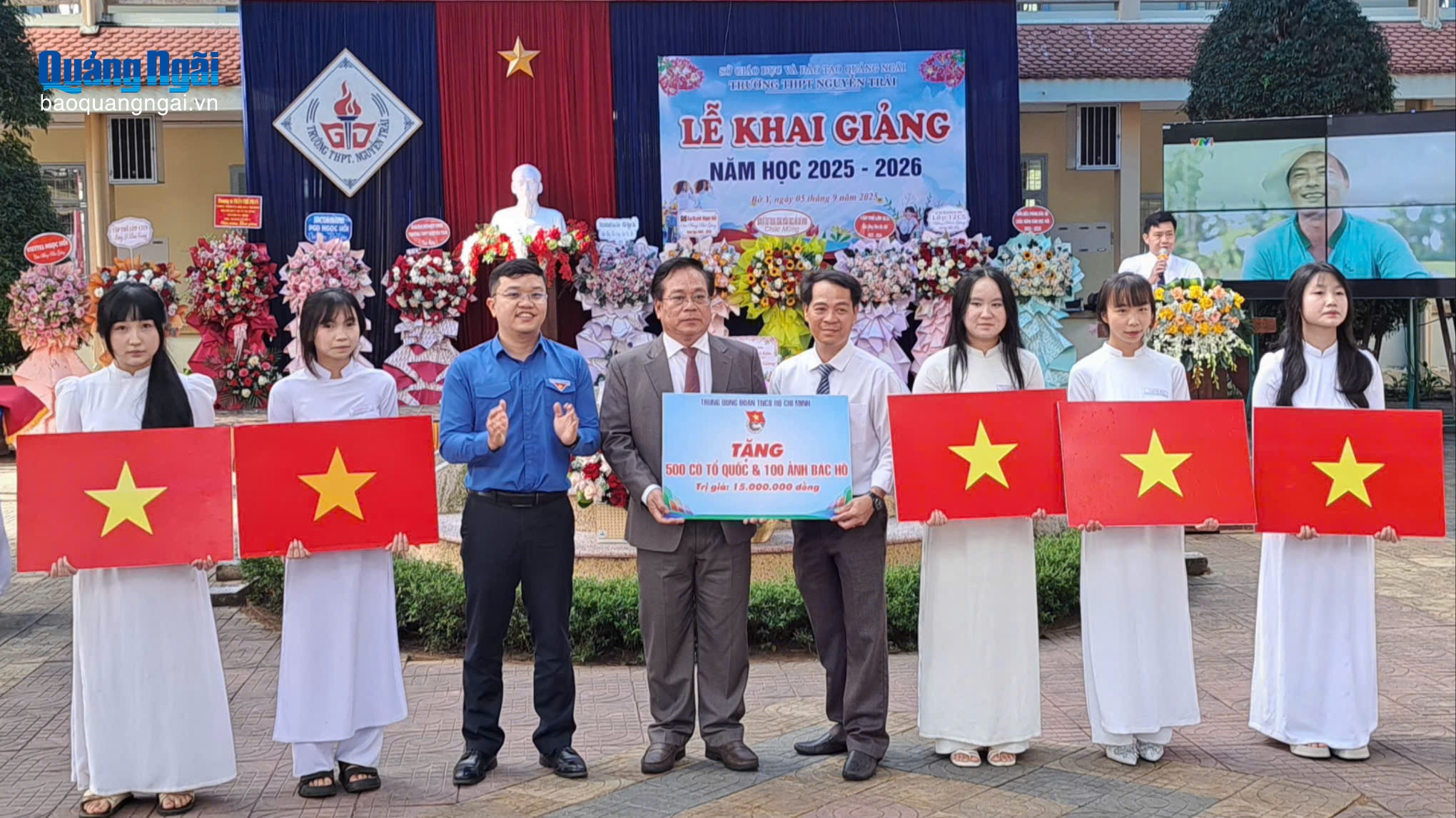 Bí thư Trung ương Đoàn Nguyễn Minh Triết dự khai giảng tại Trường THPT Nguyễn Trãi