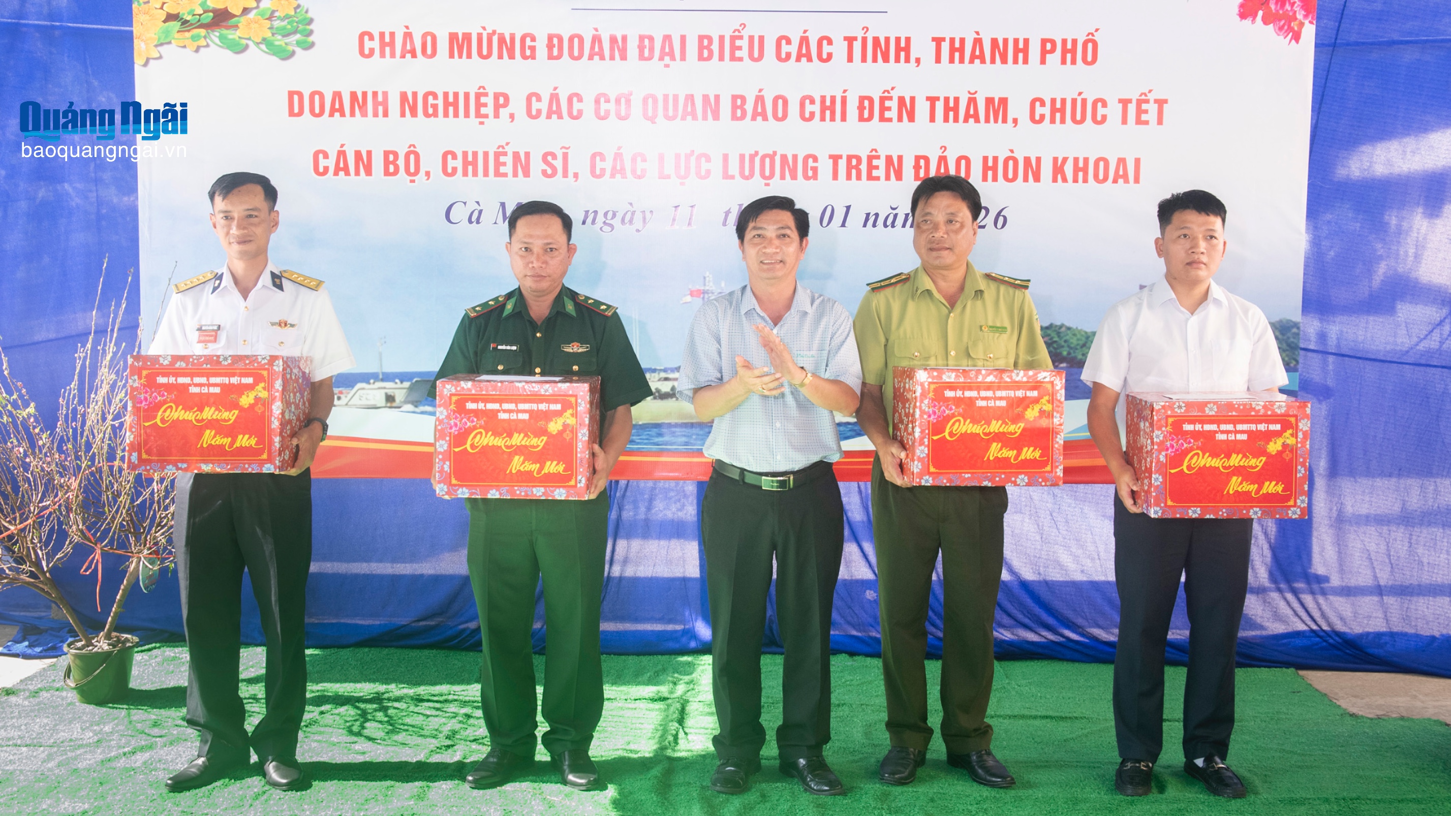 Mang Tết đến đảo Hòn Khoai