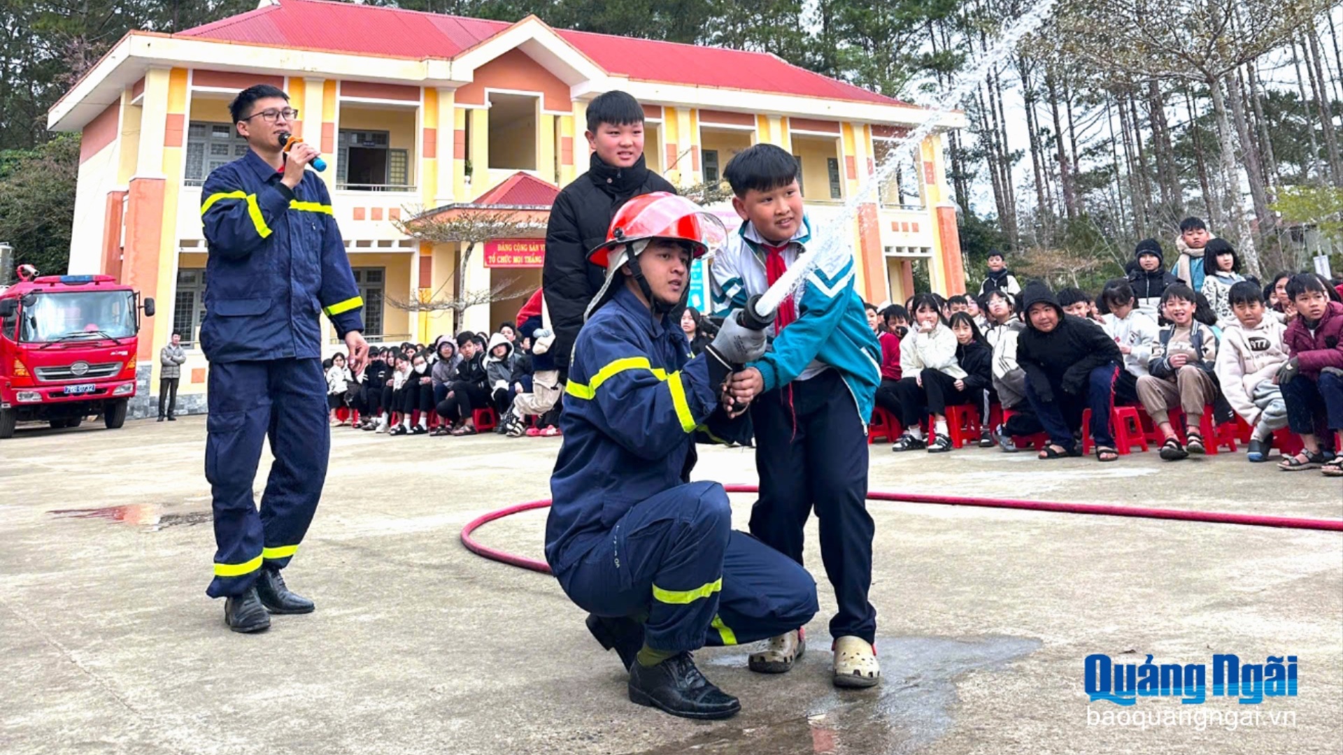 Trải nghiệm thực hành chữa cháy và cứu nạn, cứu hộ