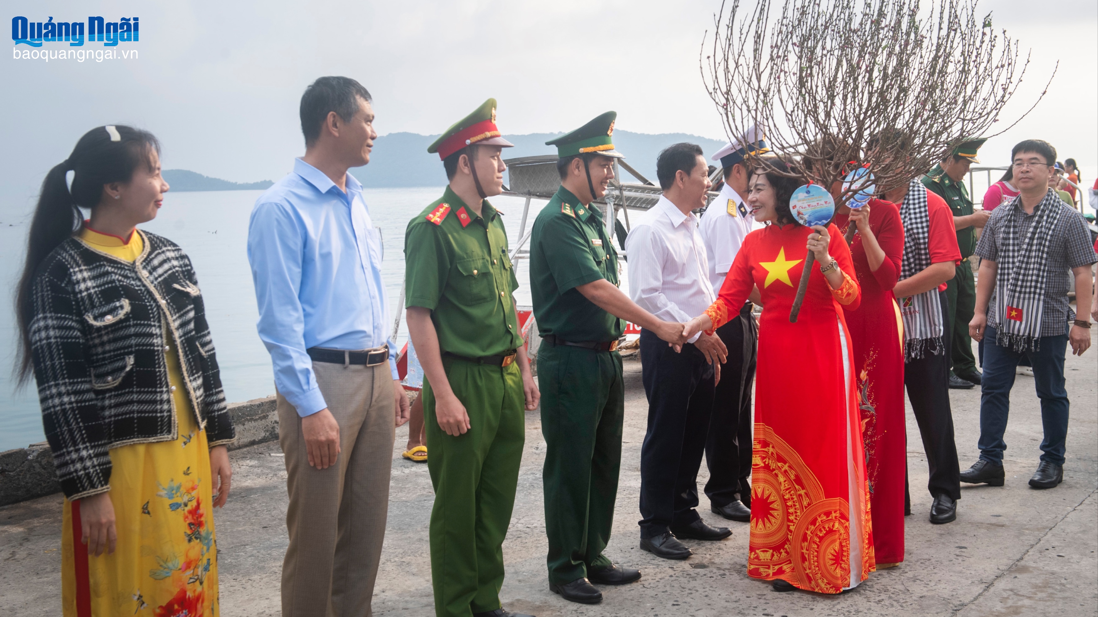 Thăm, chúc Tết quân và dân quần đảo Nam Du