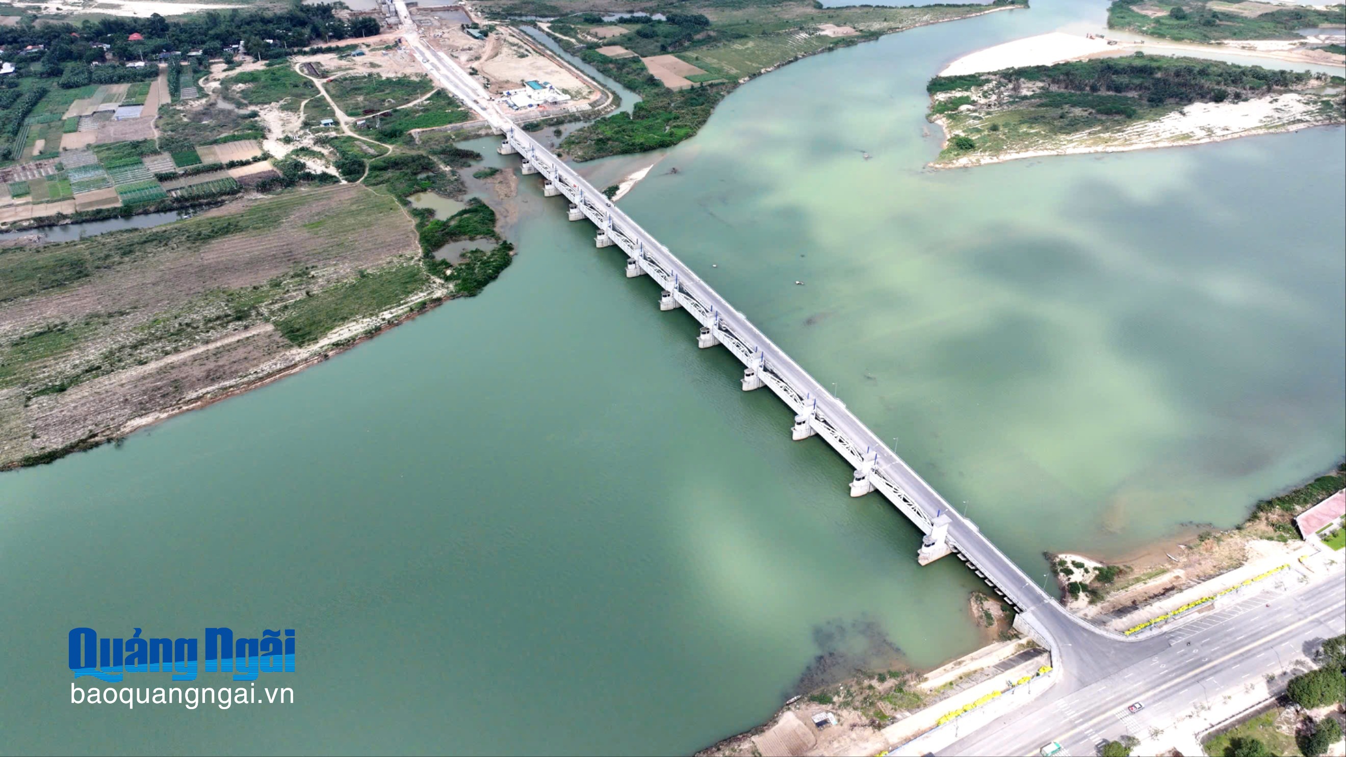 Thông xe qua đập dâng hạ lưu sông Trà Khúc trước Tết Bính Ngọ 2026