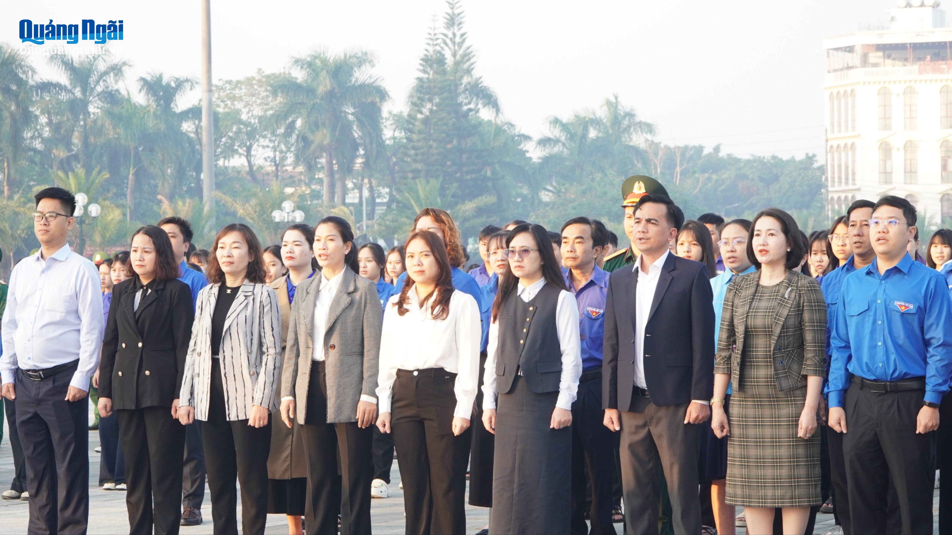 Tuổi trẻ Quảng Ngãi chào cờ chào mừng Đại hội XIV của Đảng