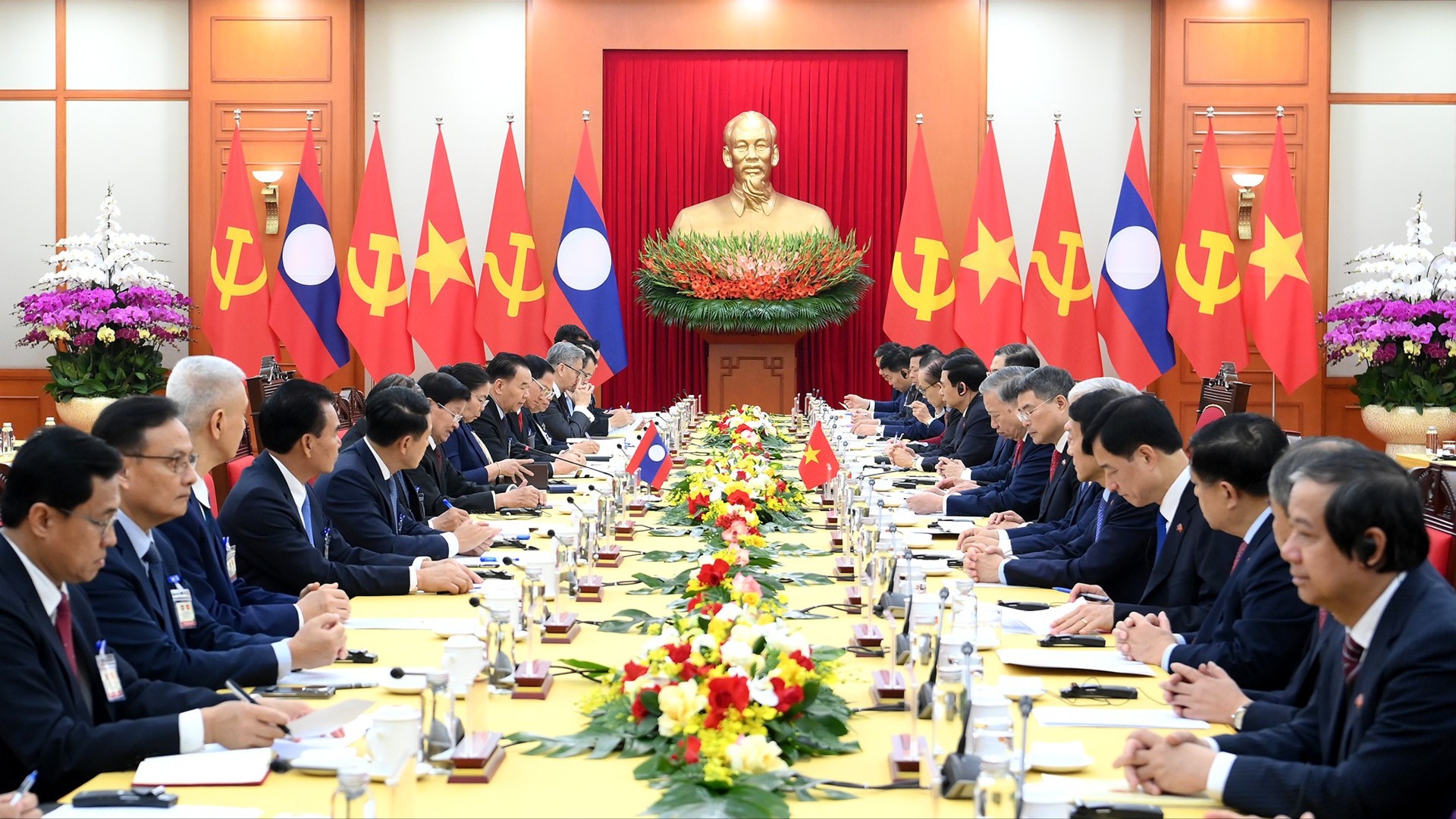 [Ảnh]. Tổng Bí thư Tô Lâm hội đàm với Tổng Bí thư, Chủ tịch nước Lào Thongloun Sisoulith