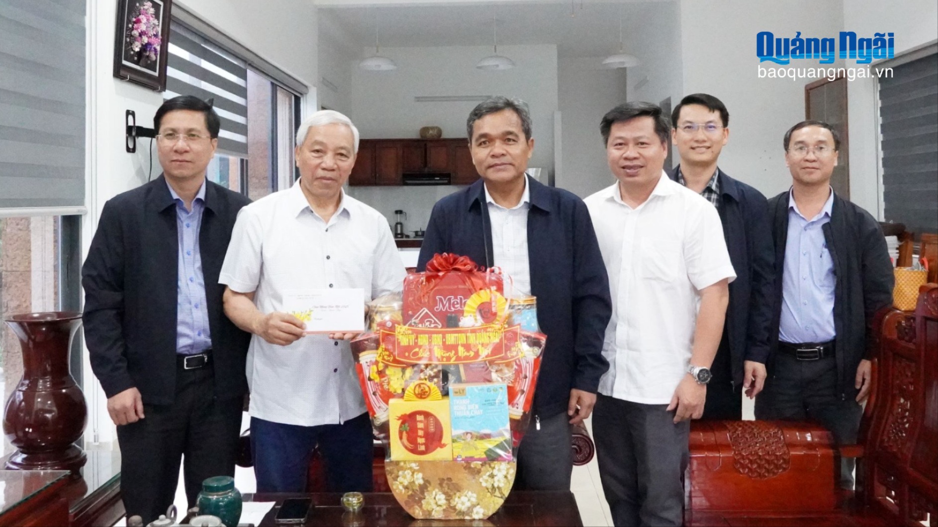 Bí thư Tỉnh ủy Hồ Văn Niên chúc Tết các đồng chí nguyên lãnh đạo tỉnh