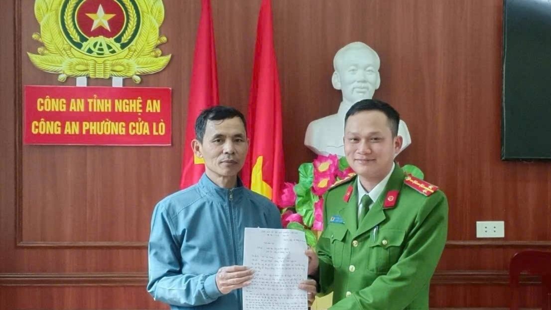 Công an xã Bình Sơn hỗ trợ người dân nhận lại hơn 419 triệu đồng chuyển khoản nhầm