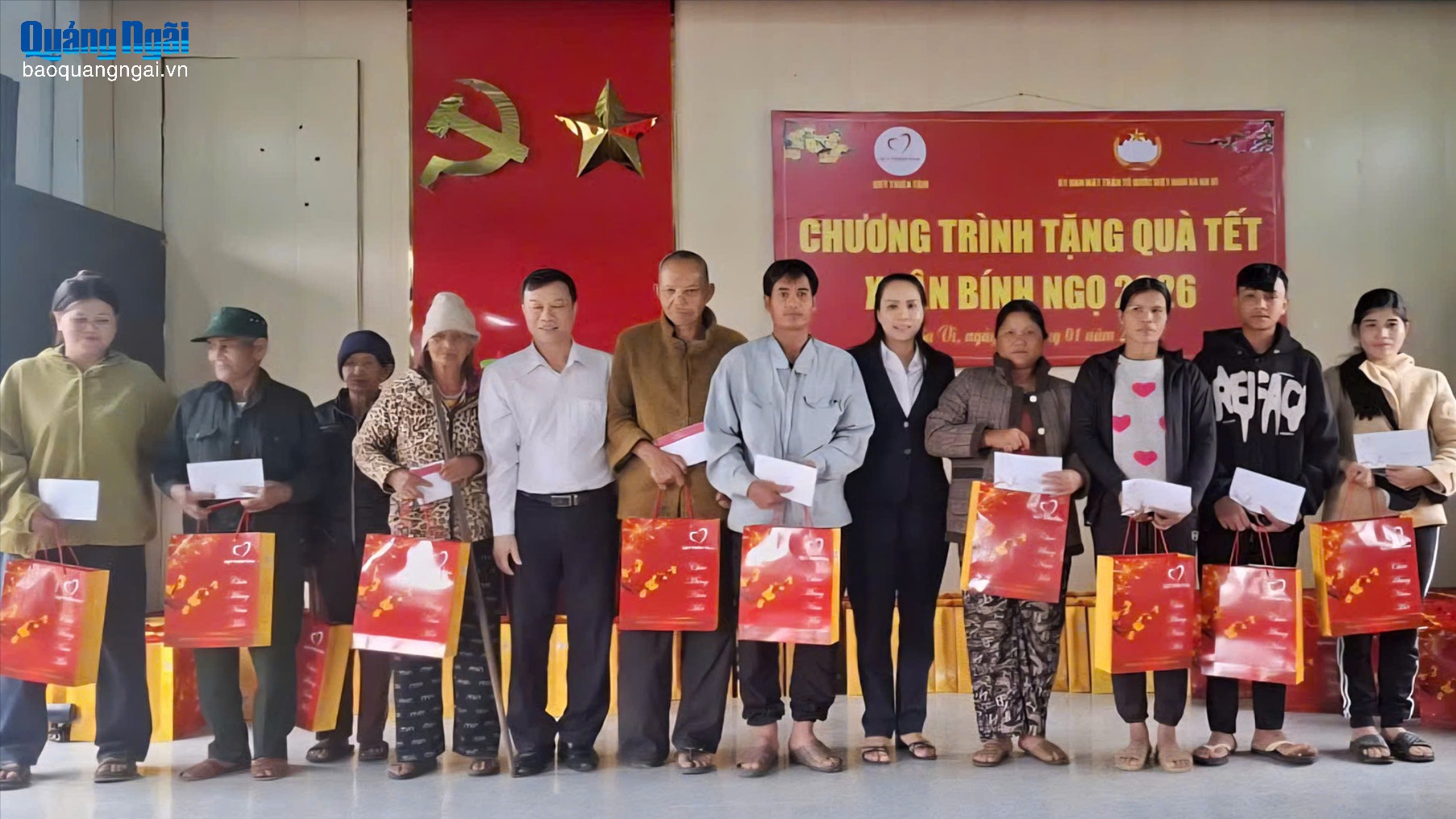 Trao 1.500 suất quà tết cho hộ nghèo, hộ cận nghèo