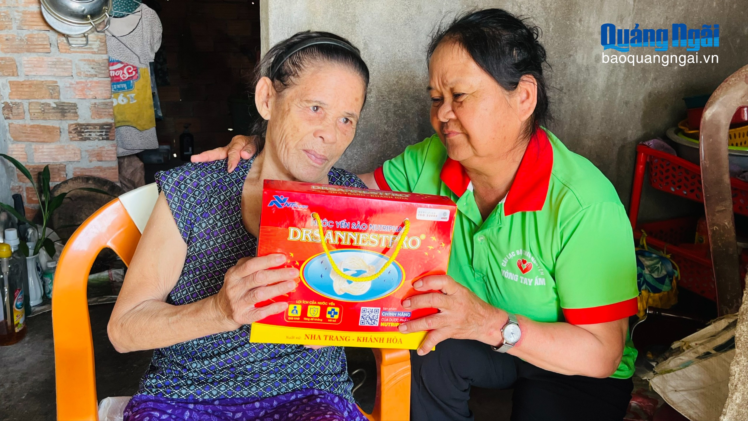 Vòng tay yêu thương