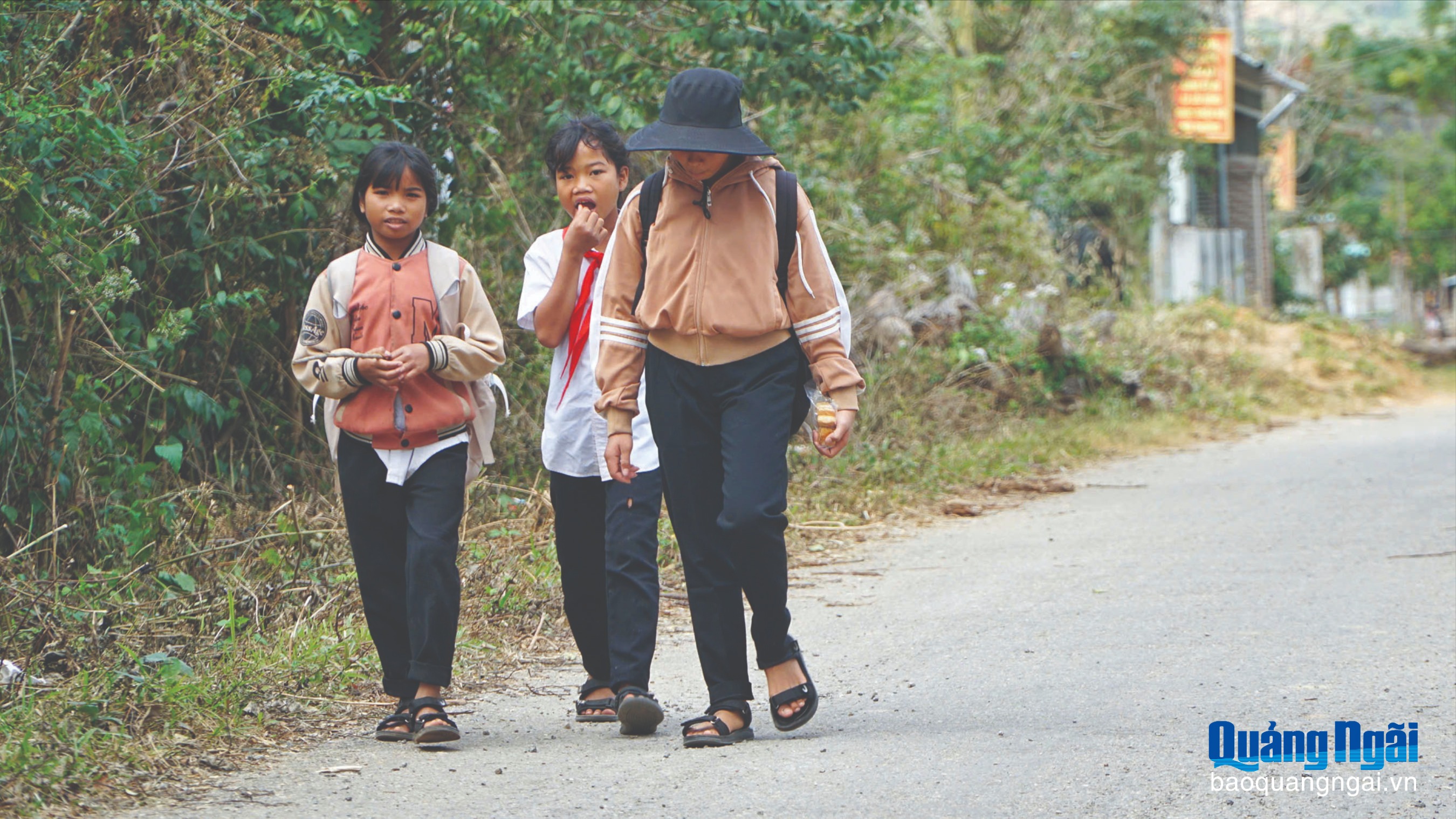 Gỡ vướng để 56 học sinh thôn Kon Brăp Ju được hưởng chính sách