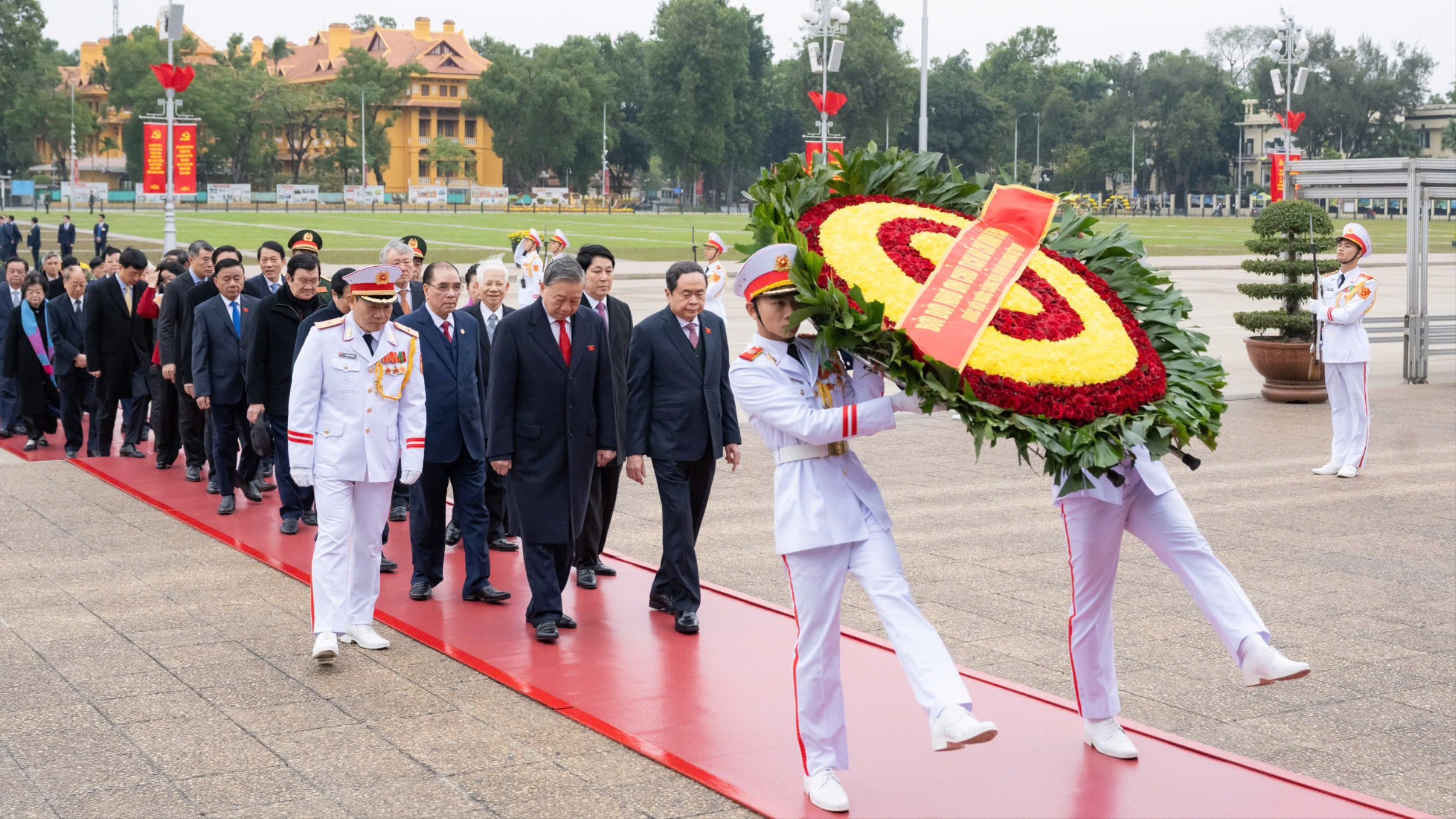 Lãnh đạo Đảng, Nhà nước vào Lăng viếng Chủ tịch Hồ Chí Minh nhân kỷ niệm 80 năm Ngày Tổng tuyển cử đầu tiên