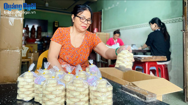 Bánh, mứt truyền thống vào vụ Tết