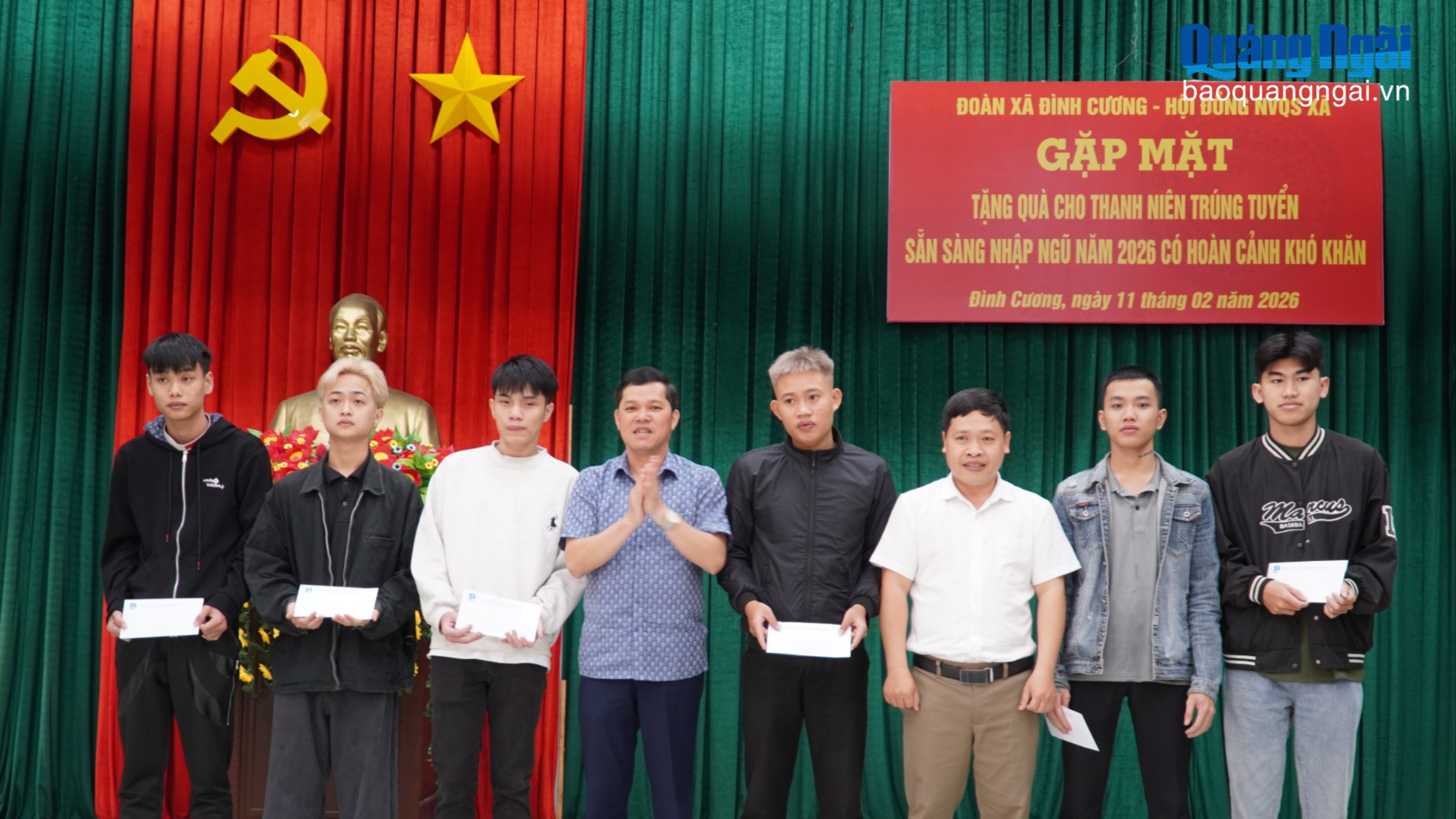 Xã Đình Cương gặp mặt, tặng quà thanh niên nhập ngũ năm 2026 có hoàn cảnh khó khăn