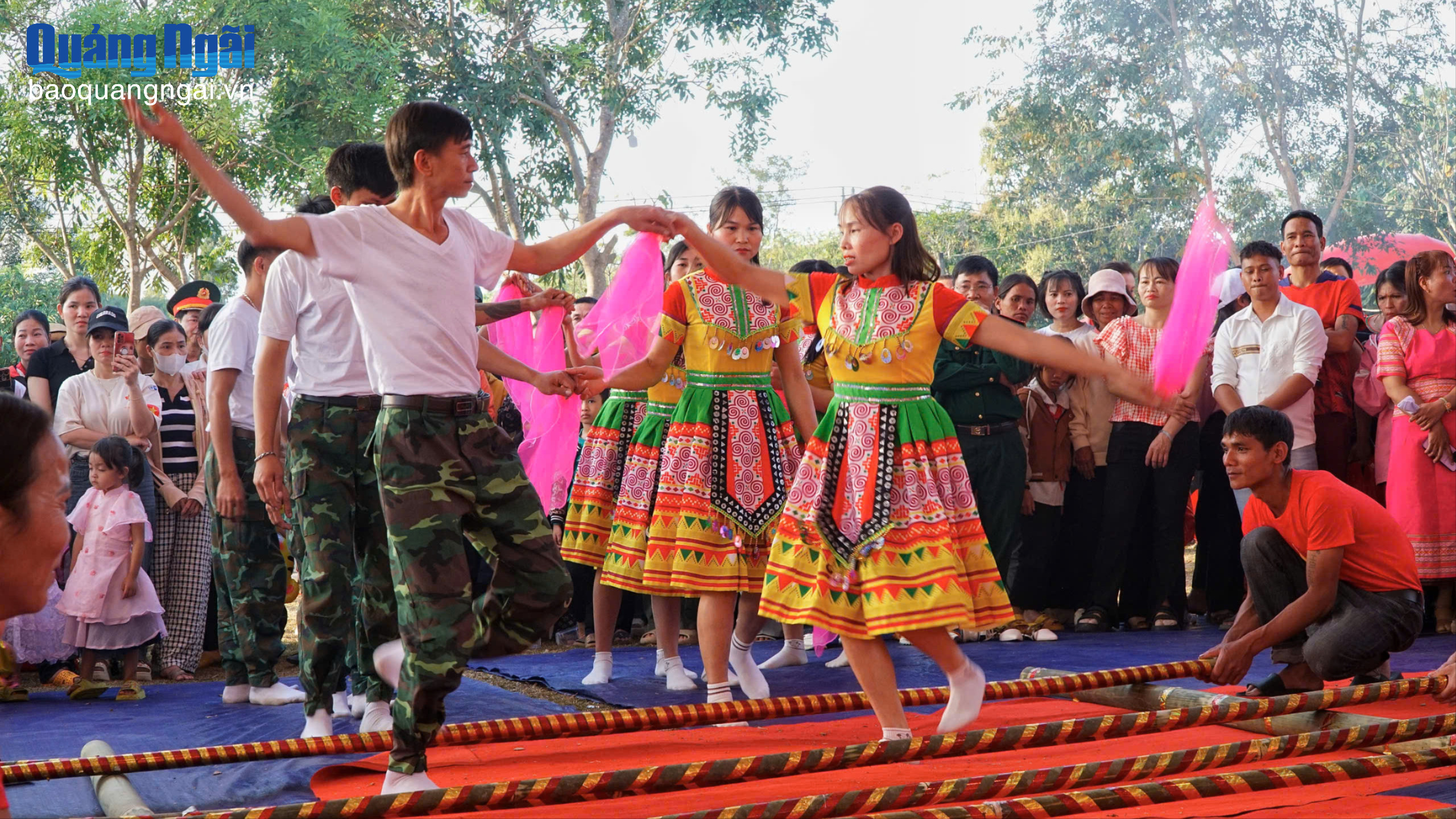 Về miền biên viễn